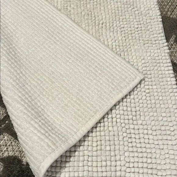 White Bath Mat set of 2 - Picture 8 of 8